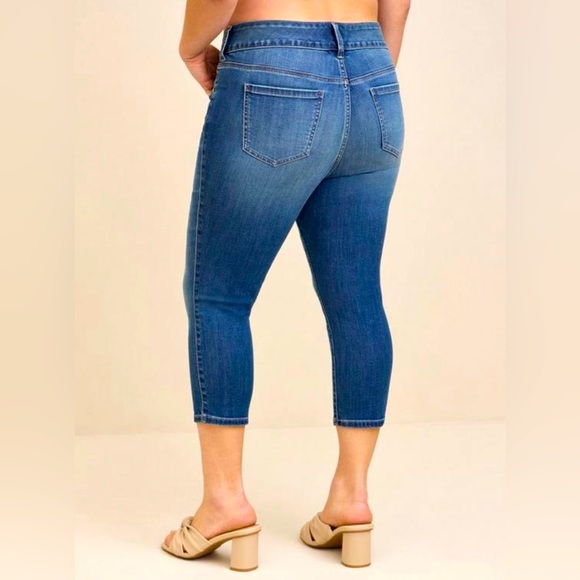 Torrid Crop Jegging 16 Short NWT - Picture 2 of 5